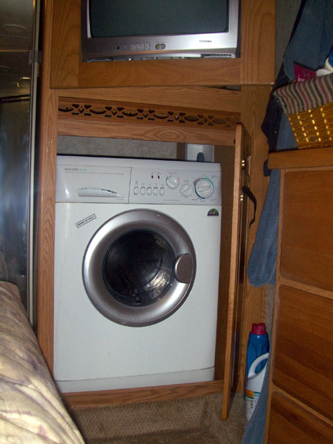 washer-in-closet.JPG